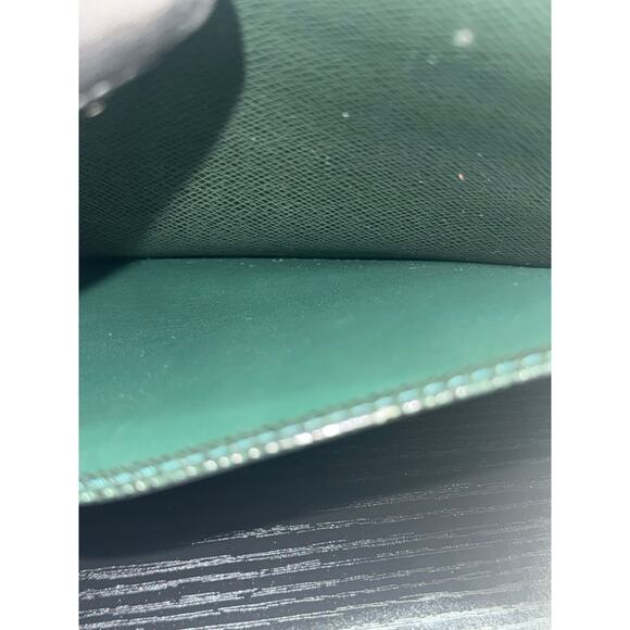 Louis Vuitton Selenga Clutch – Episea Green Taiga Leather w/ COA - Picture 8 of 9